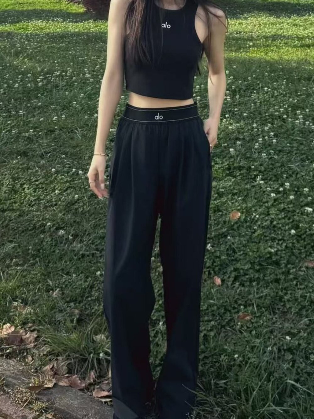 NWT🌟 Alo Yoga Black Bestselling Loose Yoga Pants🌟Inner seam length 30 inches